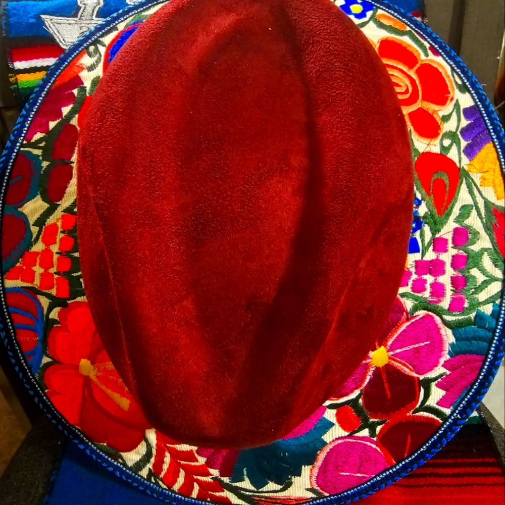 Women's Suede & Embroidered Hat NEW / Sombrero Gamusa Bordade- NUEVO